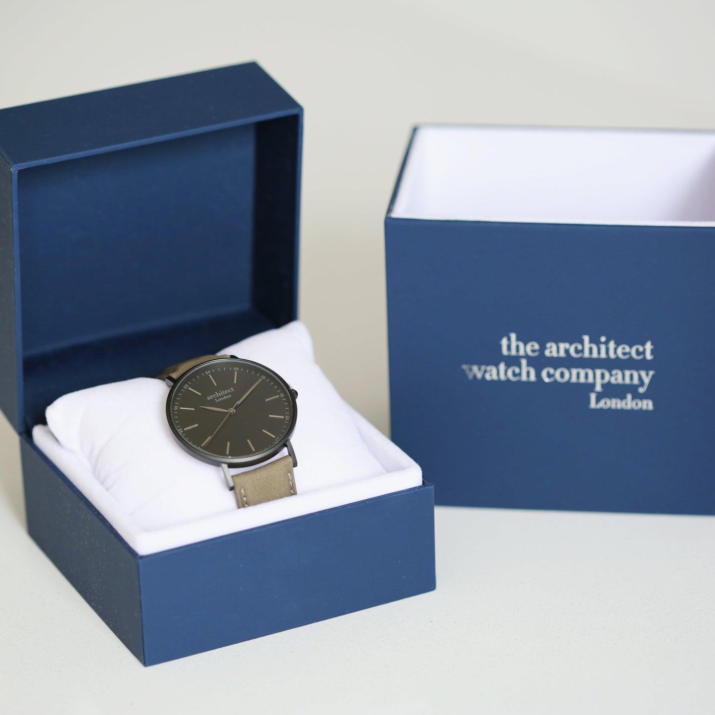 Modern Font Engraving - Men's Minimalist Watch + Urban Grey Strap - MJM OPERATION